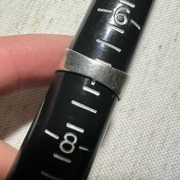 Vintage Sterling silver and garnet wide dome ring - Picture 8 of 15